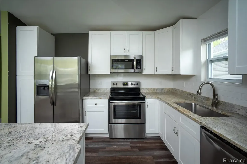 190 Whispering Pines Drive Fenton City MI 48430