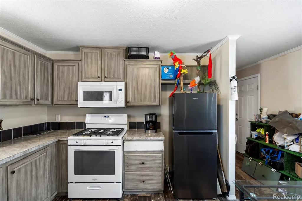 75 Woodridge Court White Lake Charter Township MI 48386