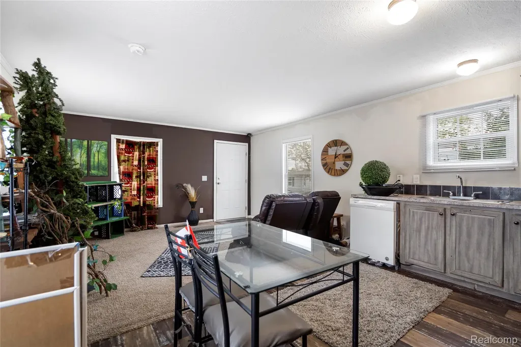75 Woodridge Court White Lake Charter Township MI 48386