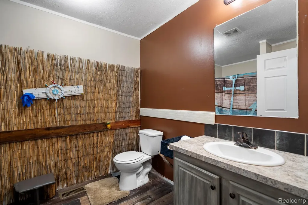 75 Woodridge Court White Lake Charter Township MI 48386