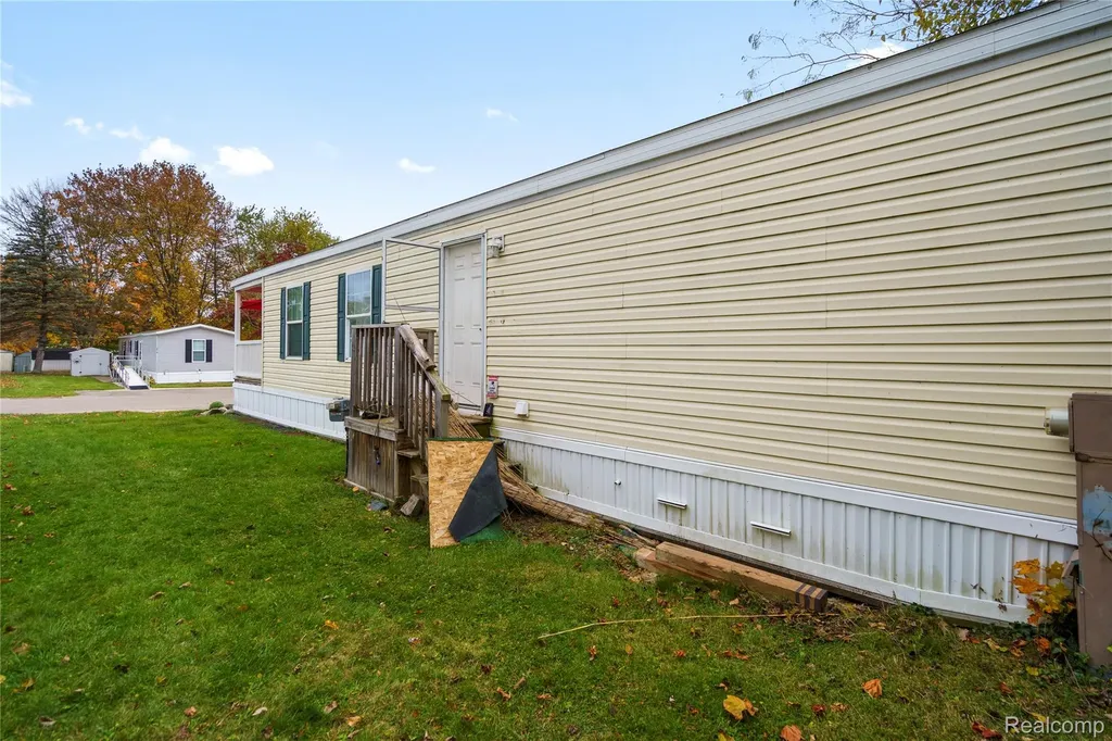 75 Woodridge Court White Lake Charter Township MI 48386