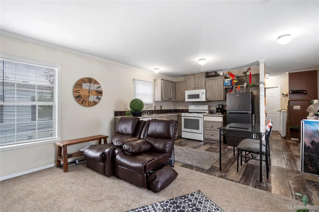 75 Woodridge Court White Lake Charter Township MI 48386