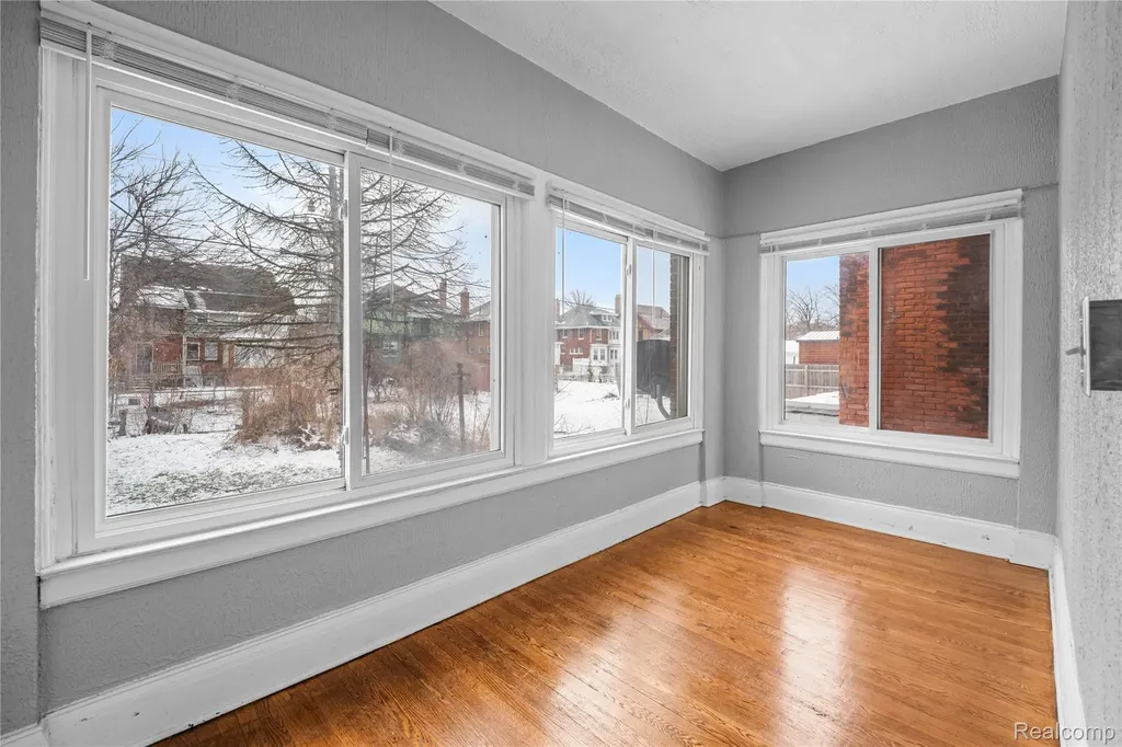 681 Clairmount Street Detroit City MI 48202
