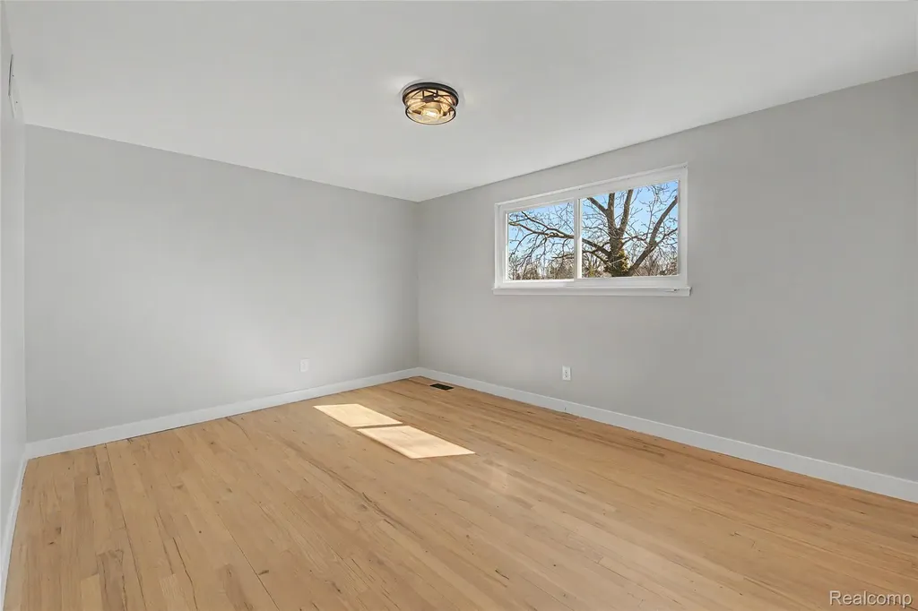 22640 Cedar Court Hazel Park City MI 48030