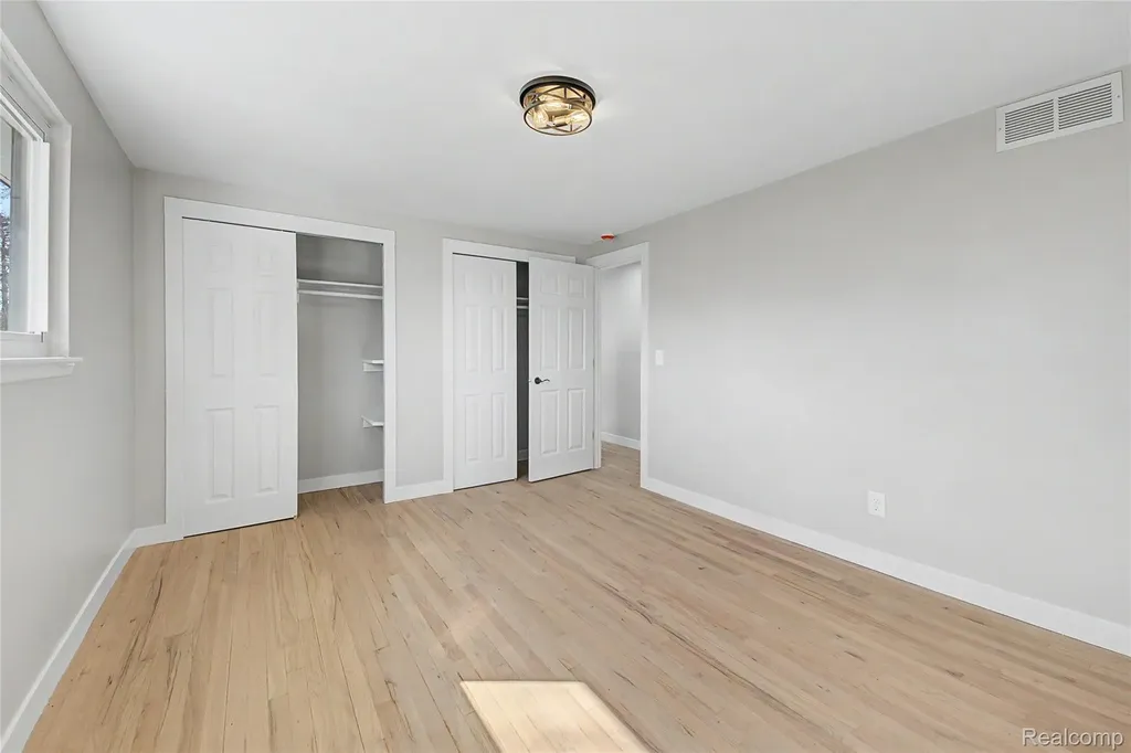 22640 Cedar Court Hazel Park City MI 48030