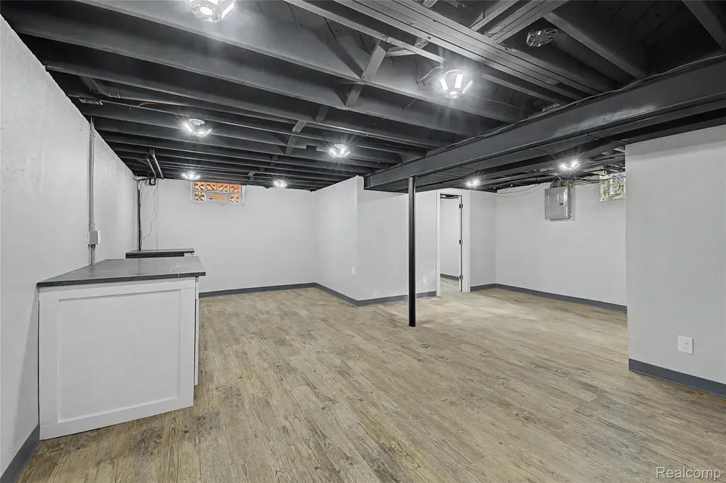 22640 Cedar Court Hazel Park City MI 48030