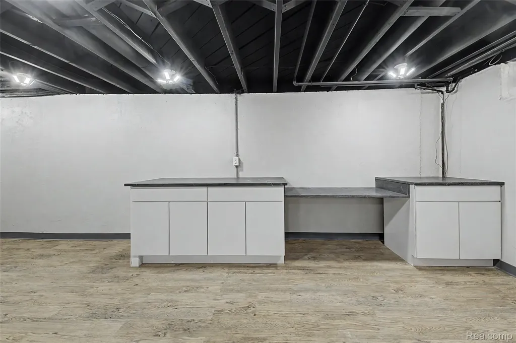 22640 Cedar Court Hazel Park City MI 48030