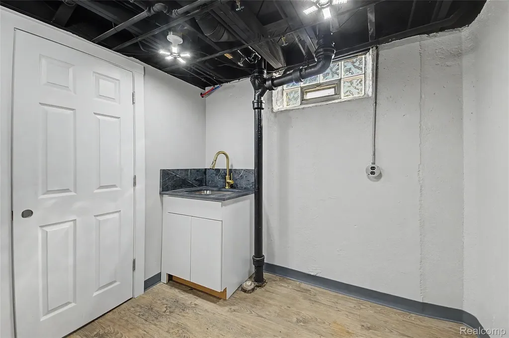 22640 Cedar Court Hazel Park City MI 48030