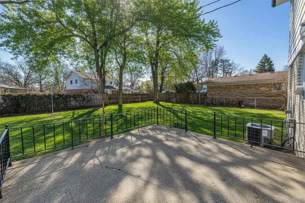 22640 Cedar Court Hazel Park City MI 48030