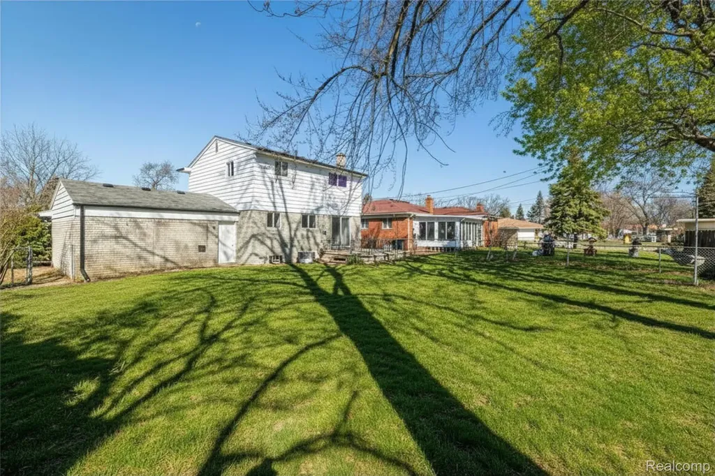 22640 Cedar Court Hazel Park City MI 48030