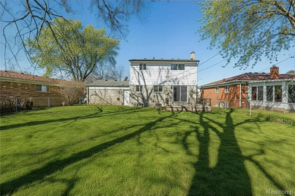 22640 Cedar Court Hazel Park City MI 48030
