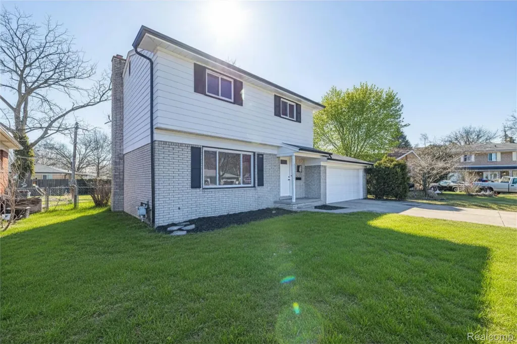 22640 Cedar Court Hazel Park City MI 48030