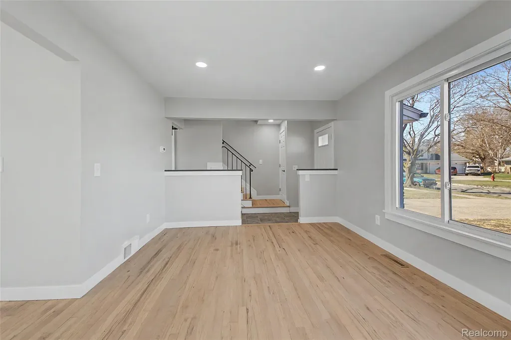 22640 Cedar Court Hazel Park City MI 48030