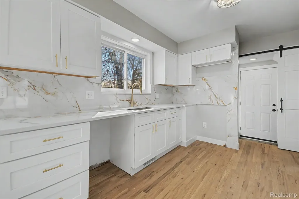 22640 Cedar Court Hazel Park City MI 48030