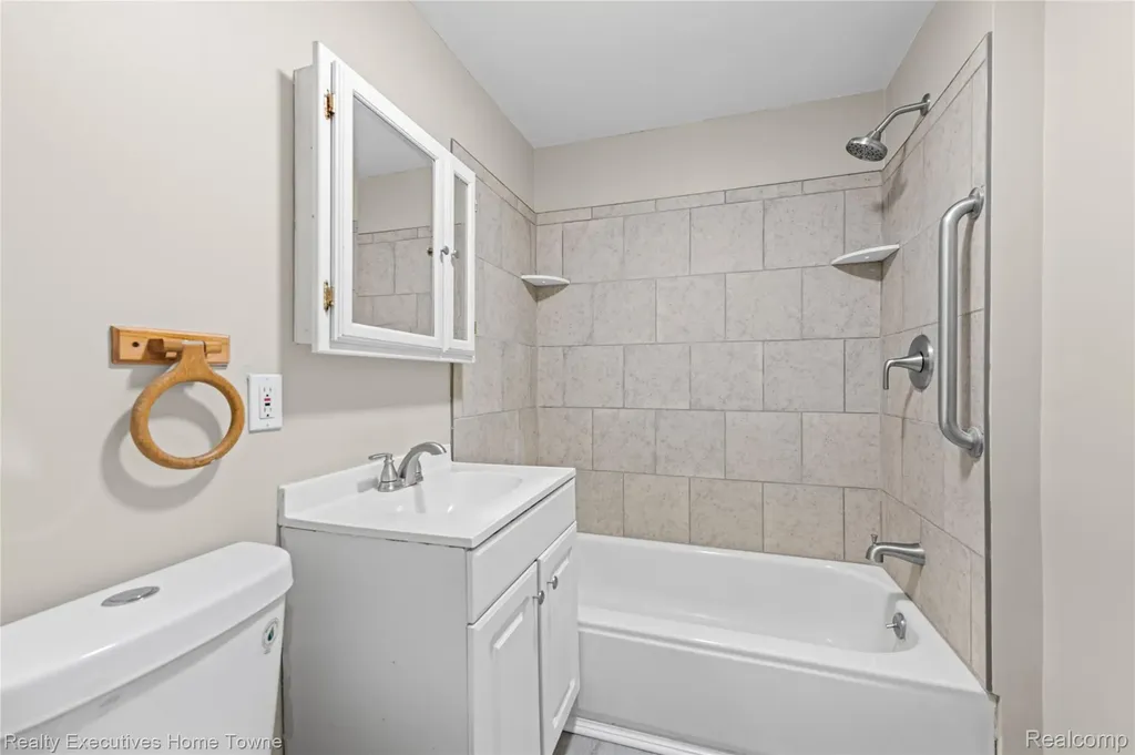 16258 Evergreen Avenue Eastpointe City MI 48021
