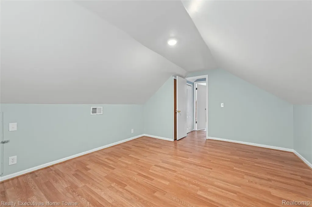 16258 Evergreen Avenue Eastpointe City MI 48021