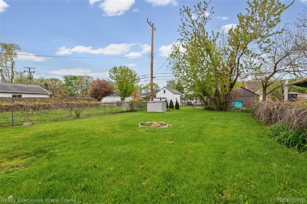 16258 Evergreen Avenue Eastpointe City MI 48021