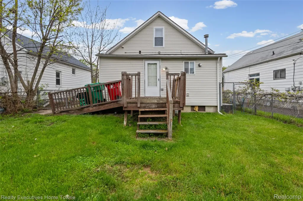 16258 Evergreen Avenue Eastpointe City MI 48021