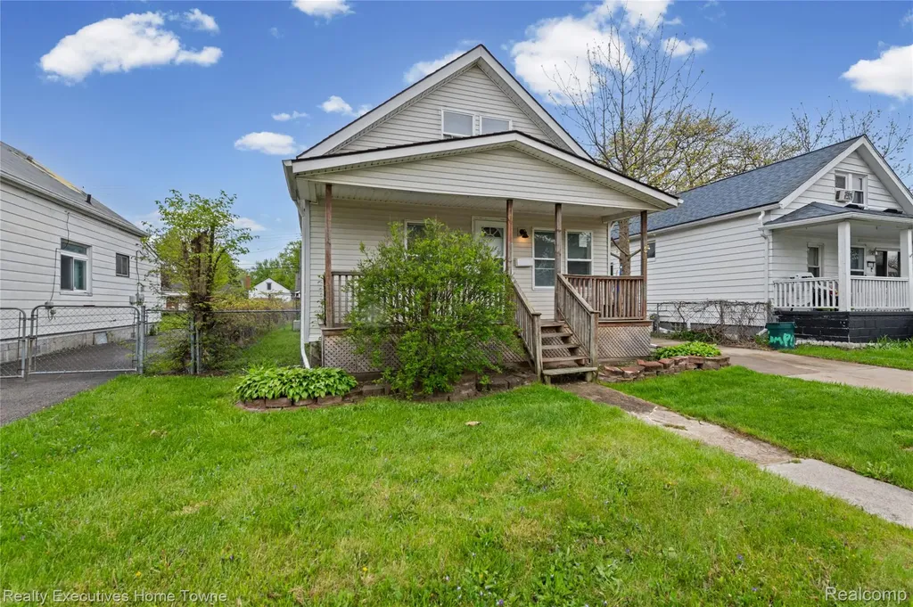 16258 Evergreen Avenue Eastpointe City MI 48021