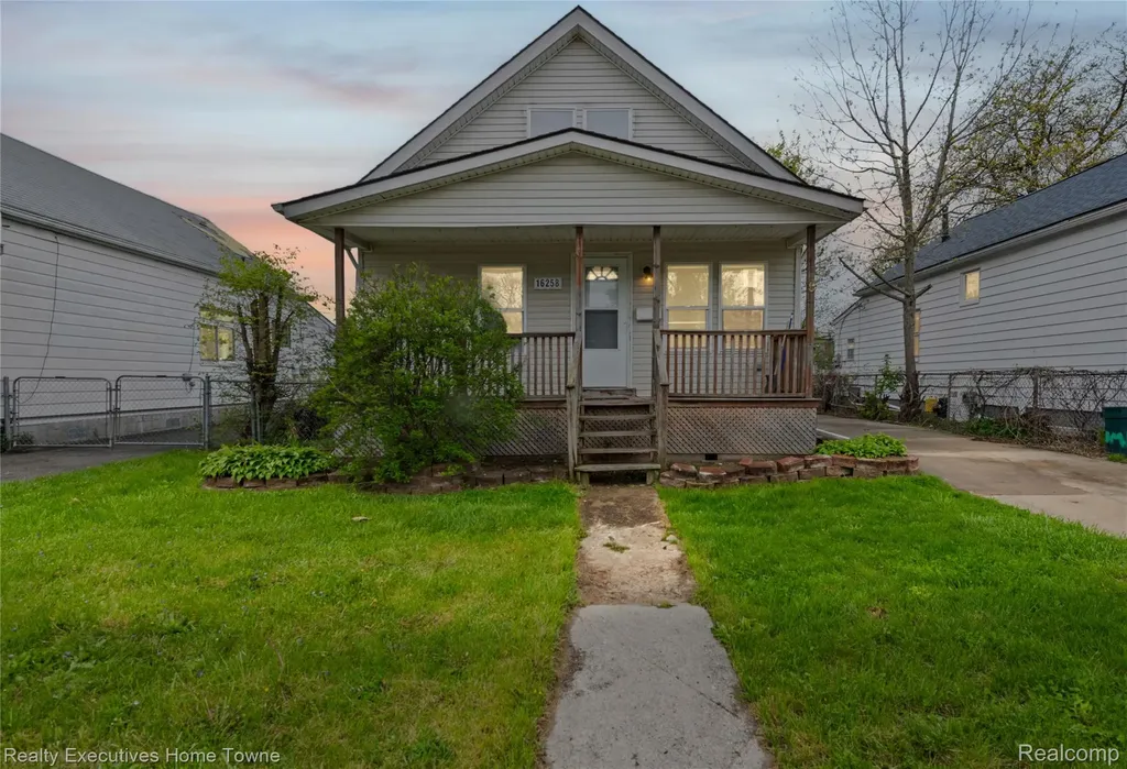 16258 Evergreen Avenue Eastpointe City MI 48021