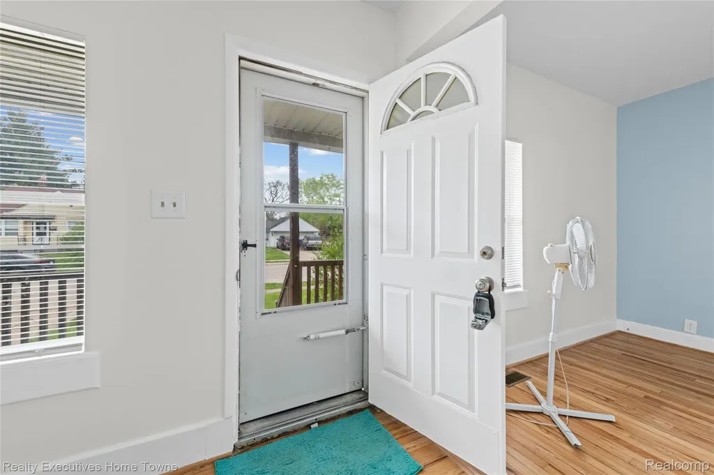 16258 Evergreen Avenue Eastpointe City MI 48021
