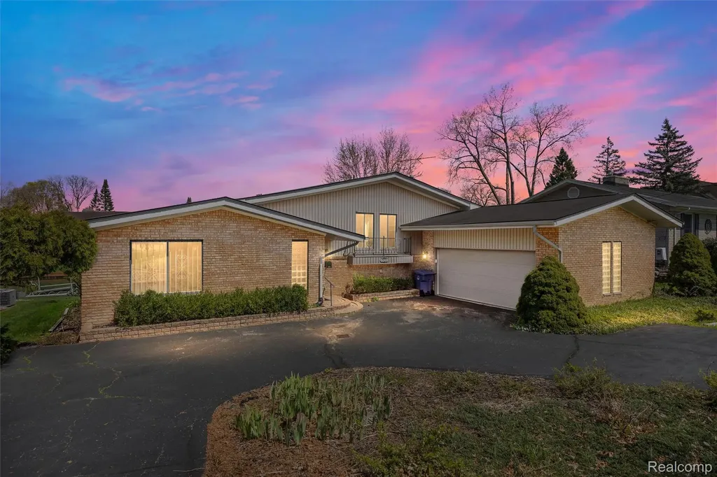 3036 Shawnee Lane Waterford Charter Township MI 48329