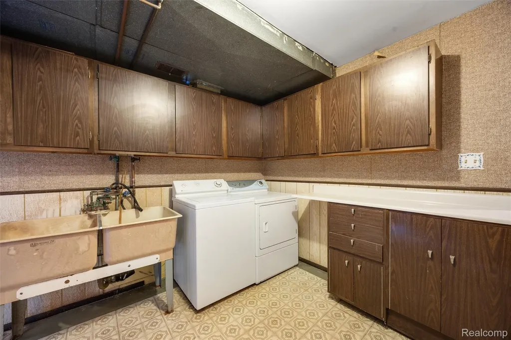 3036 Shawnee Lane Waterford Charter Township MI 48329