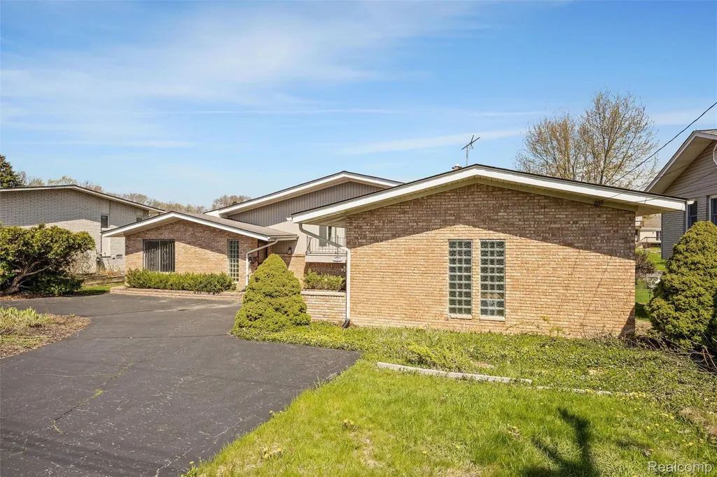 3036 Shawnee Lane Waterford Charter Township MI 48329
