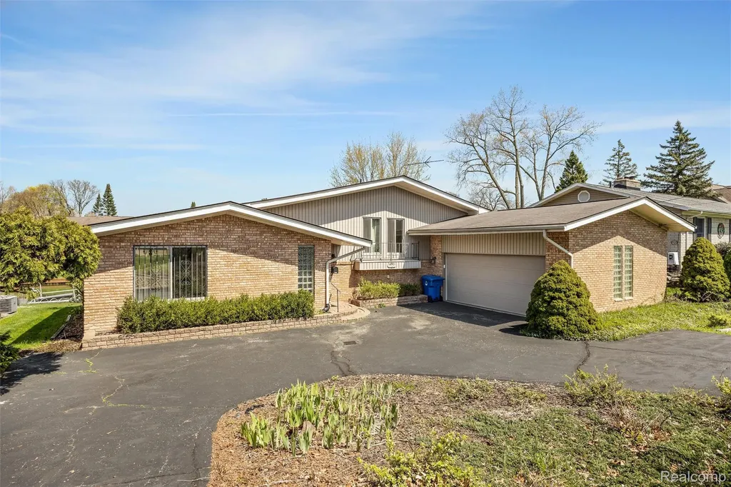 3036 Shawnee Lane Waterford Charter Township MI 48329