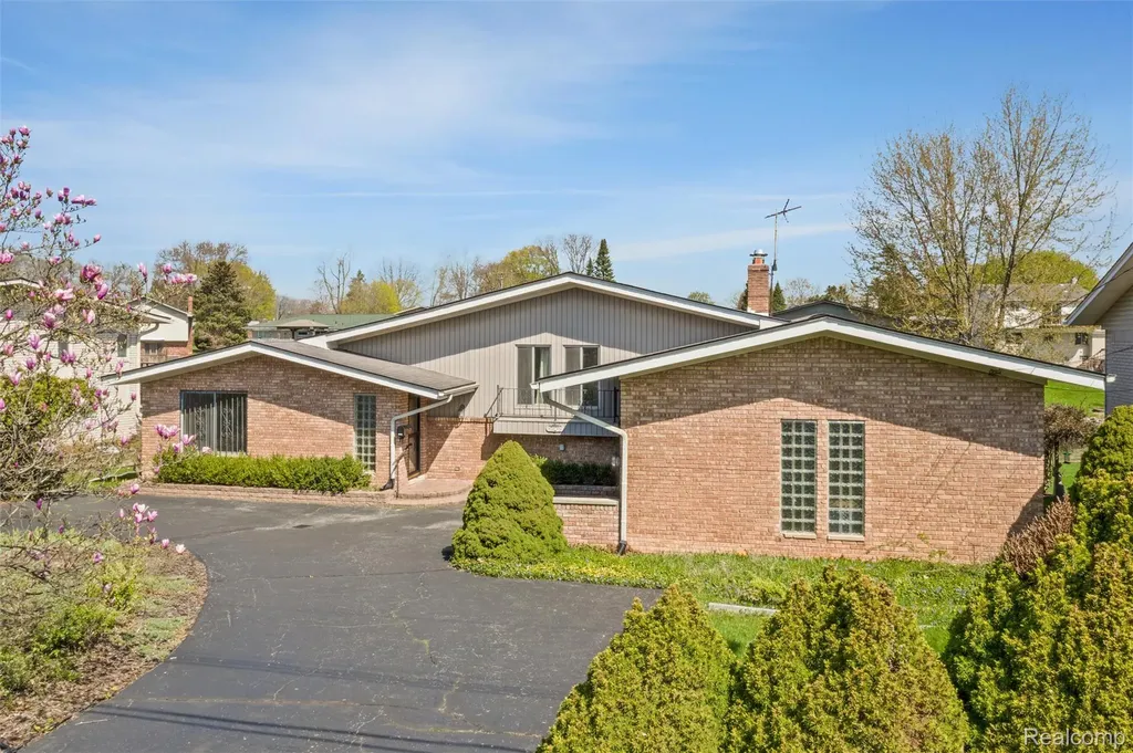 3036 Shawnee Lane Waterford Charter Township MI 48329