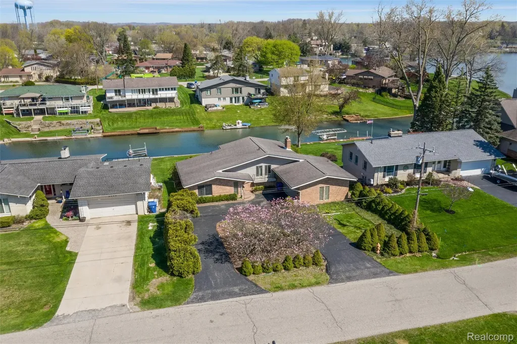 3036 Shawnee Lane Waterford Charter Township MI 48329