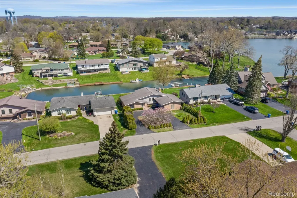 3036 Shawnee Lane Waterford Charter Township MI 48329