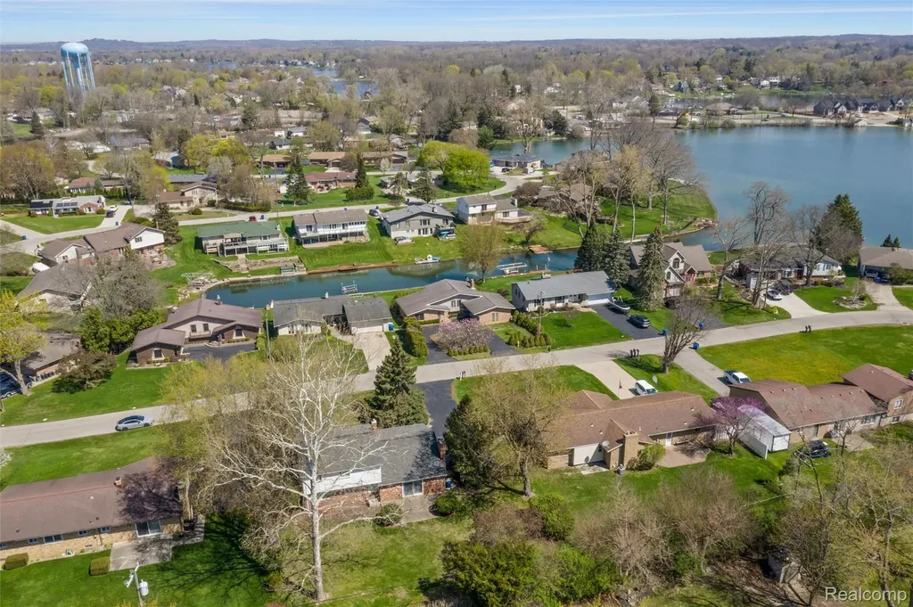 3036 Shawnee Lane Waterford Charter Township MI 48329