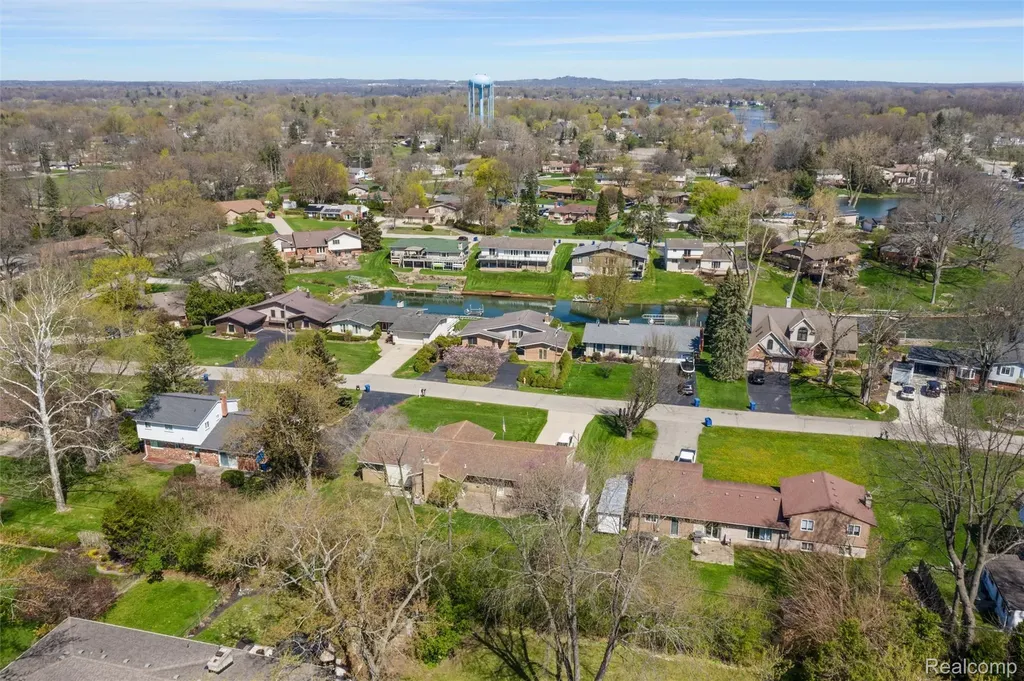 3036 Shawnee Lane Waterford Charter Township MI 48329