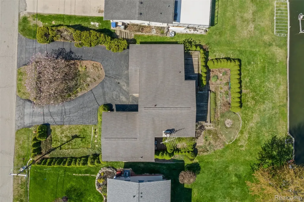 3036 Shawnee Lane Waterford Charter Township MI 48329