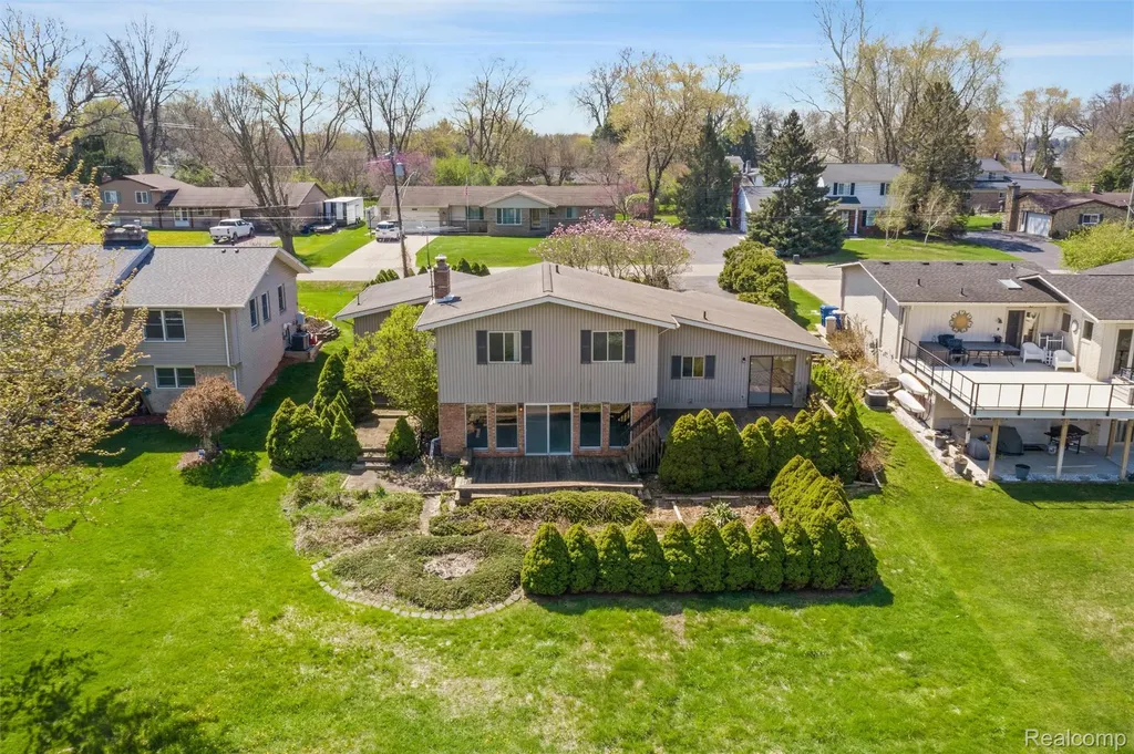 3036 Shawnee Lane Waterford Charter Township MI 48329