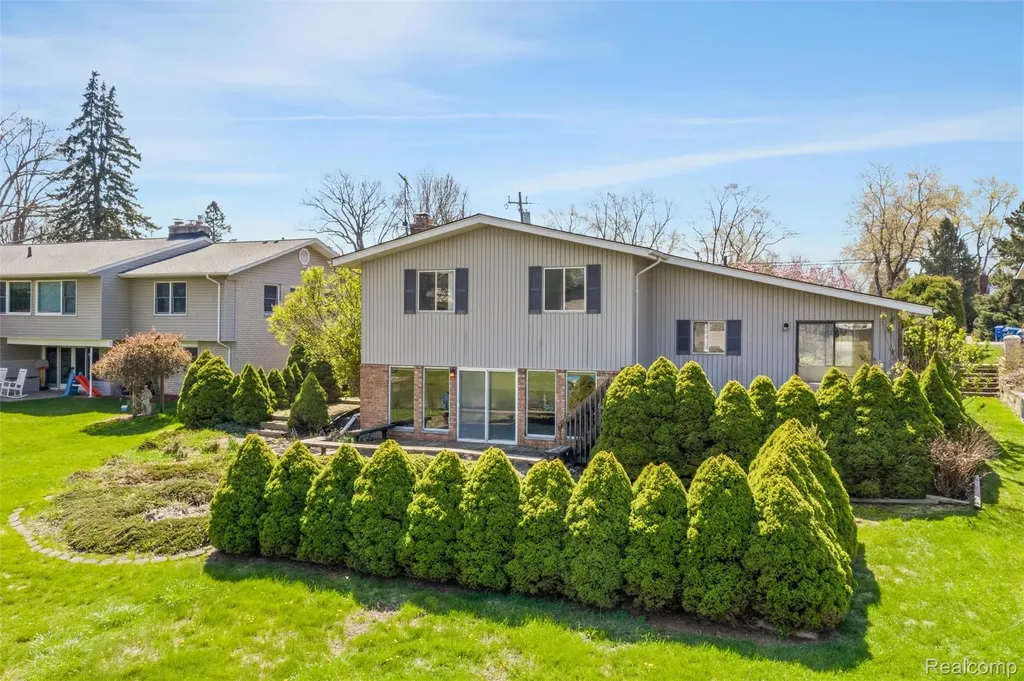 3036 Shawnee Lane Waterford Charter Township MI 48329