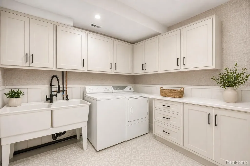 3036 Shawnee Lane Waterford Charter Township MI 48329