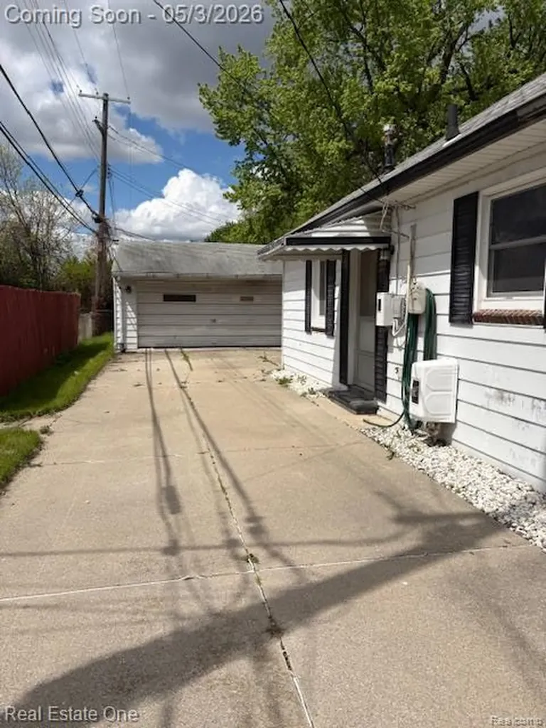 11629 Centralia Redford Charter Township MI 48239
