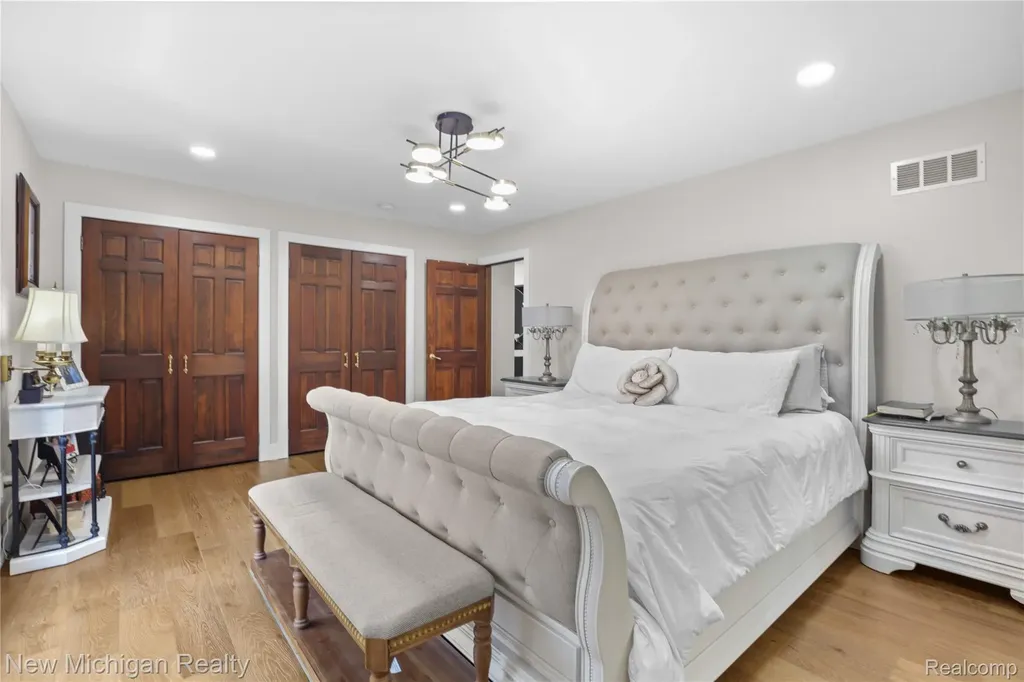 33733 Braebury Ridge Farmington Hills City MI 48331