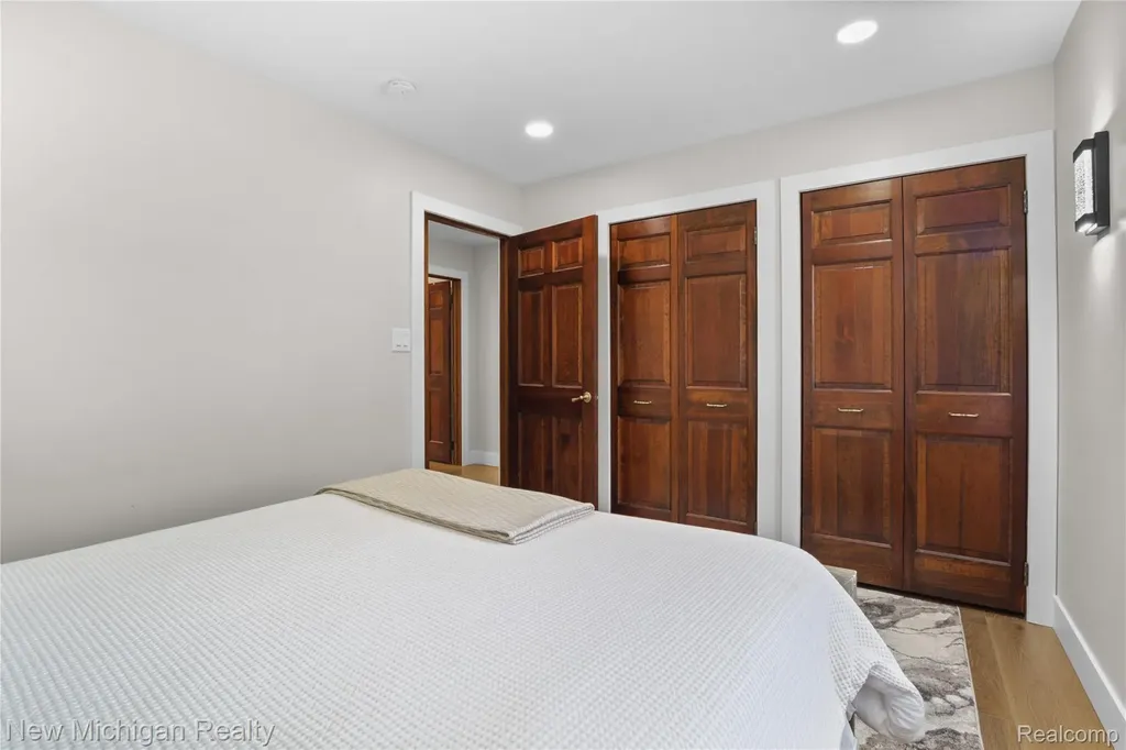 33733 Braebury Ridge Farmington Hills City MI 48331