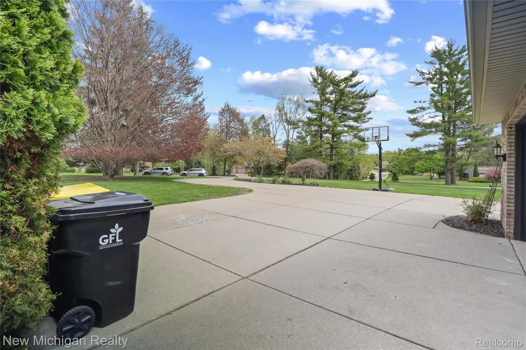 33733 Braebury Ridge Farmington Hills City MI 48331