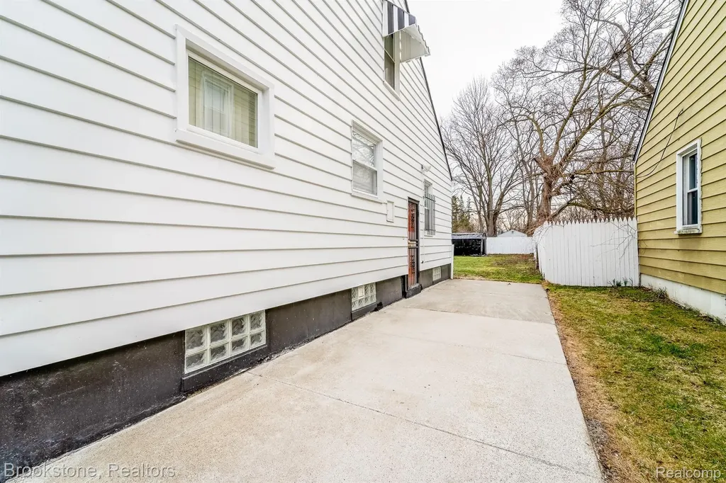 17228 Stout Street Detroit City MI 48219