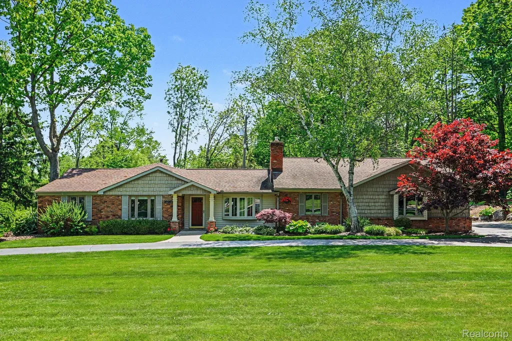 2080 Teggerdine Road White Lake Charter Township MI 48386