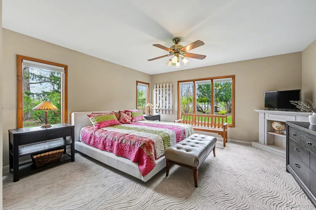 2080 Teggerdine Road White Lake Charter Township MI 48386