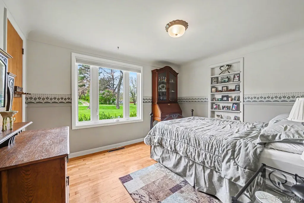 2080 Teggerdine Road White Lake Charter Township MI 48386