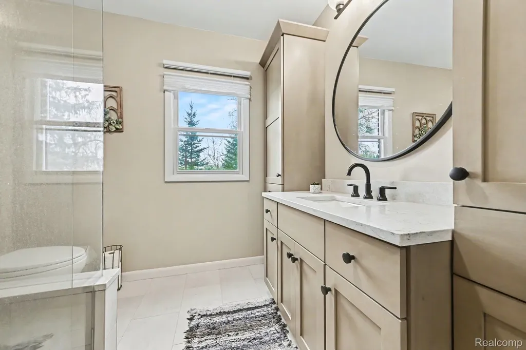 2080 Teggerdine Road White Lake Charter Township MI 48386