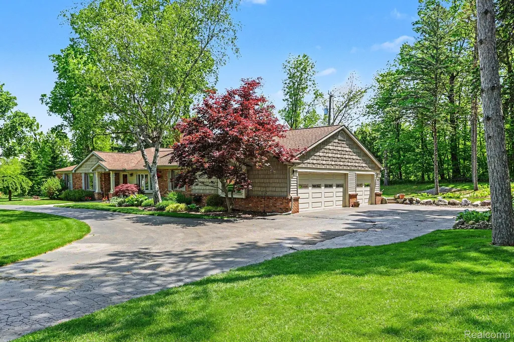 2080 Teggerdine Road White Lake Charter Township MI 48386
