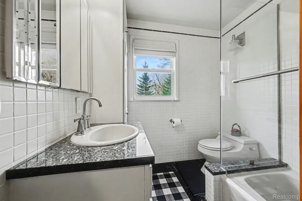 2080 Teggerdine Road White Lake Charter Township MI 48386