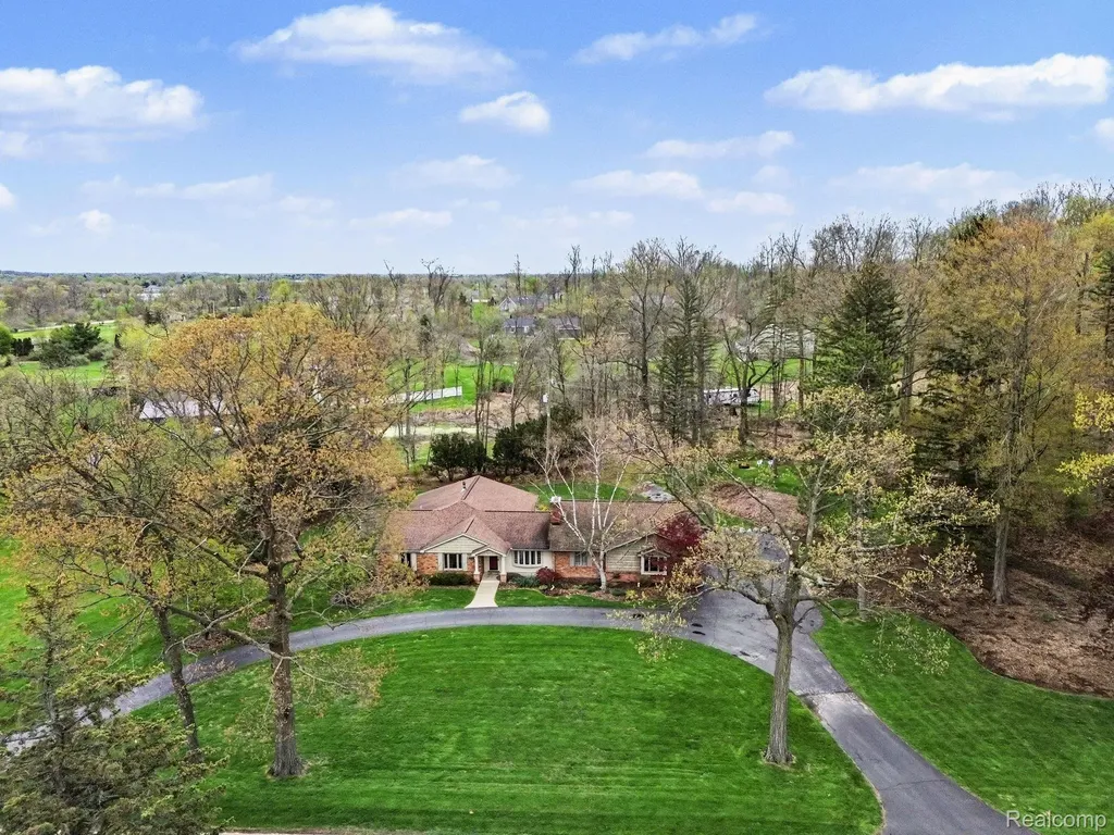 2080 Teggerdine Road White Lake Charter Township MI 48386